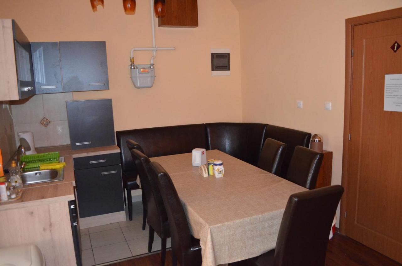 Holdfenyszallas Bed and Breakfast Szeged Buitenkant foto