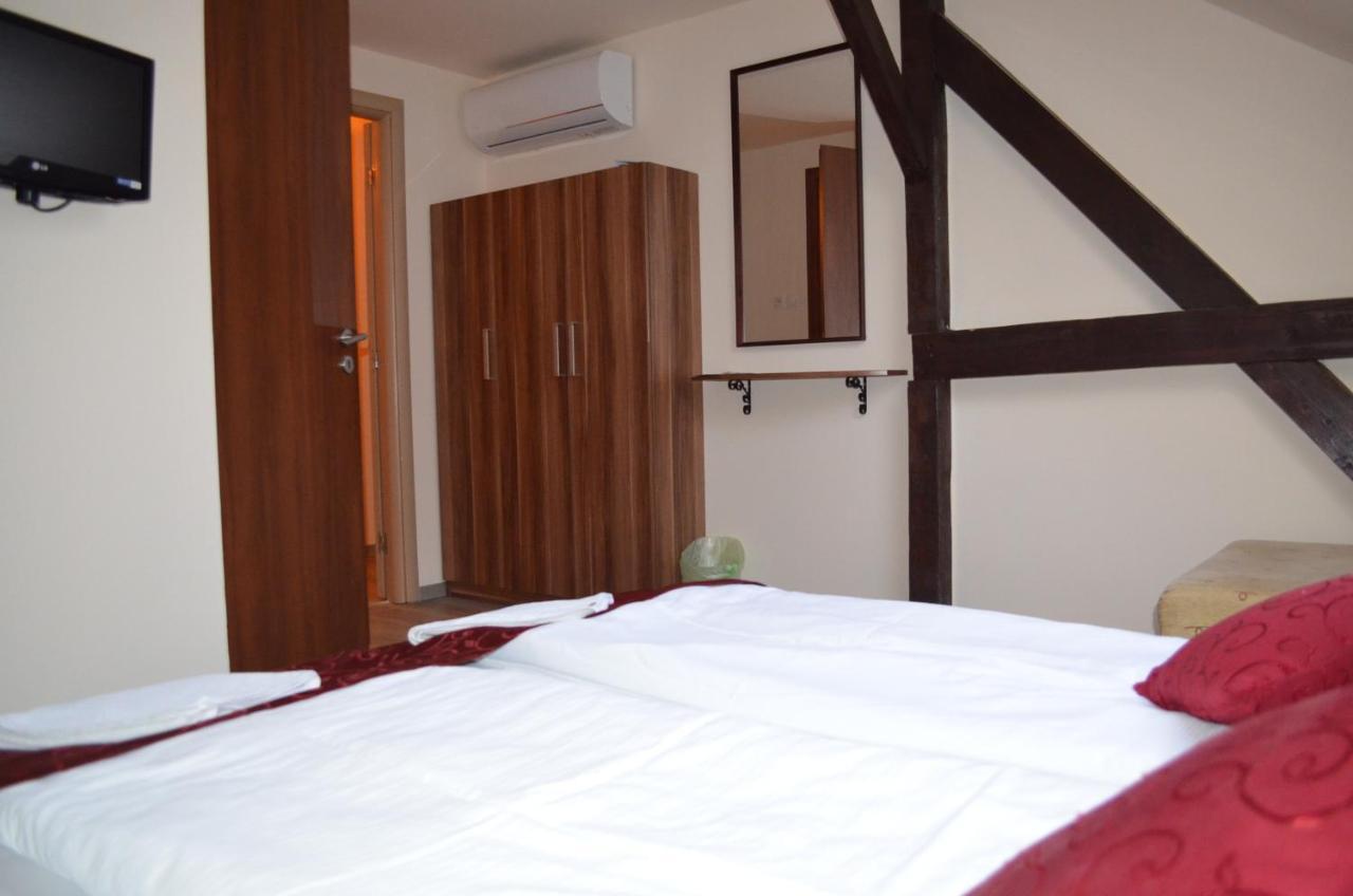 Holdfenyszallas Bed and Breakfast Szeged Buitenkant foto