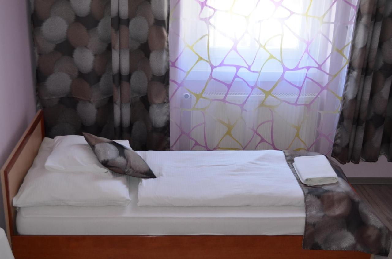Holdfenyszallas Bed and Breakfast Szeged Buitenkant foto