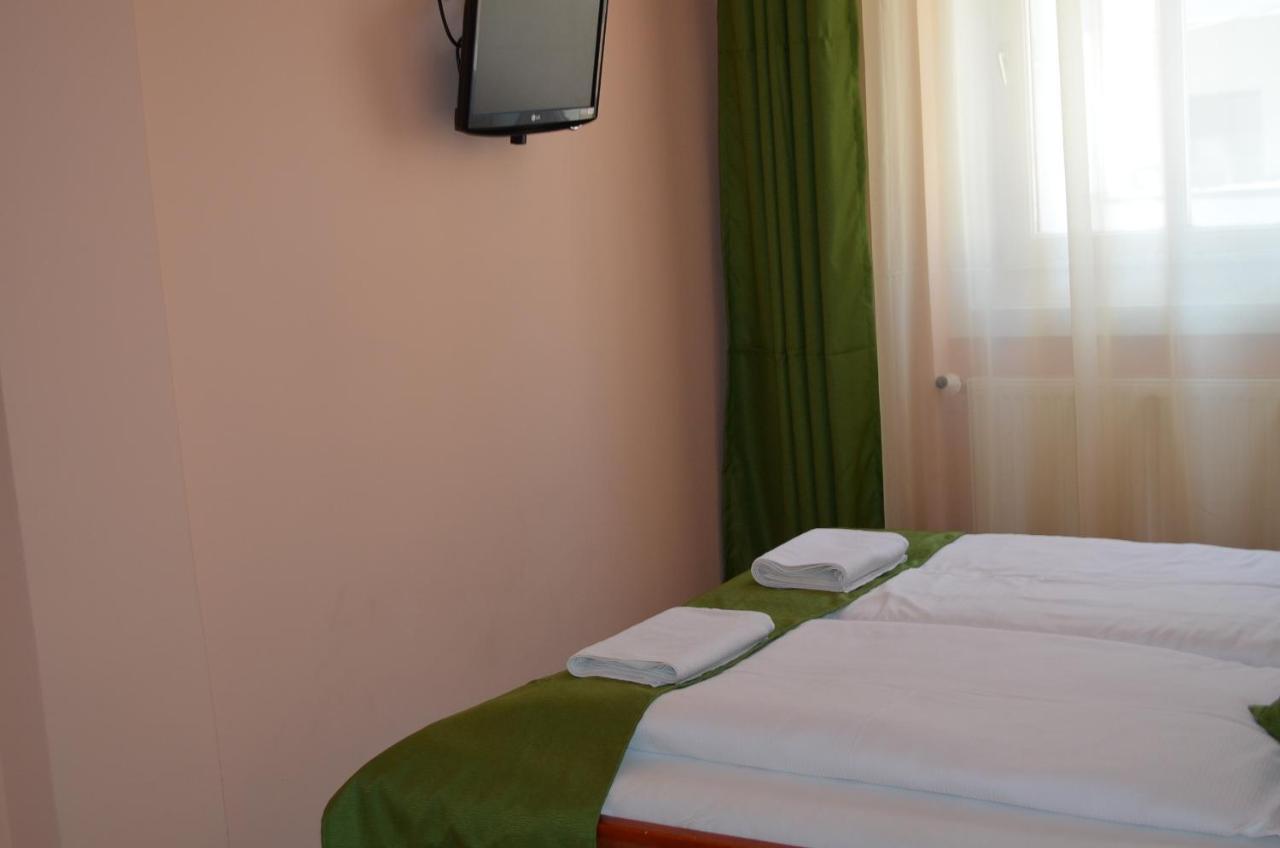 Holdfenyszallas Bed and Breakfast Szeged Buitenkant foto