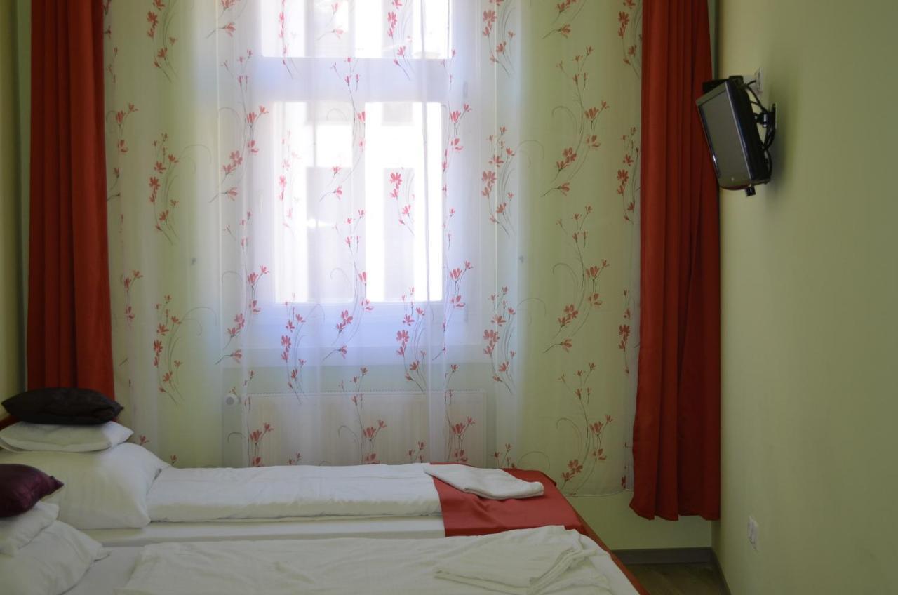 Holdfenyszallas Bed and Breakfast Szeged Buitenkant foto