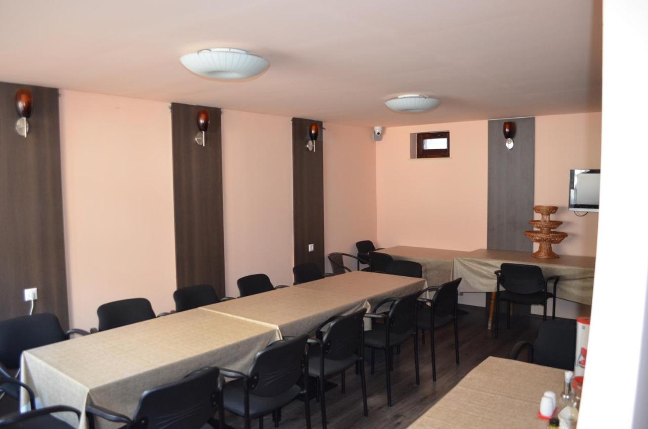 Holdfenyszallas Bed and Breakfast Szeged Buitenkant foto