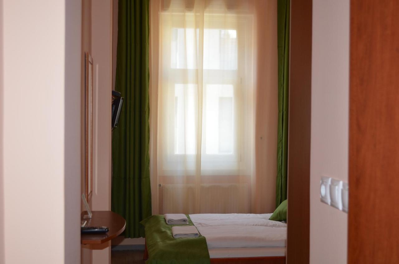 Holdfenyszallas Bed and Breakfast Szeged Buitenkant foto