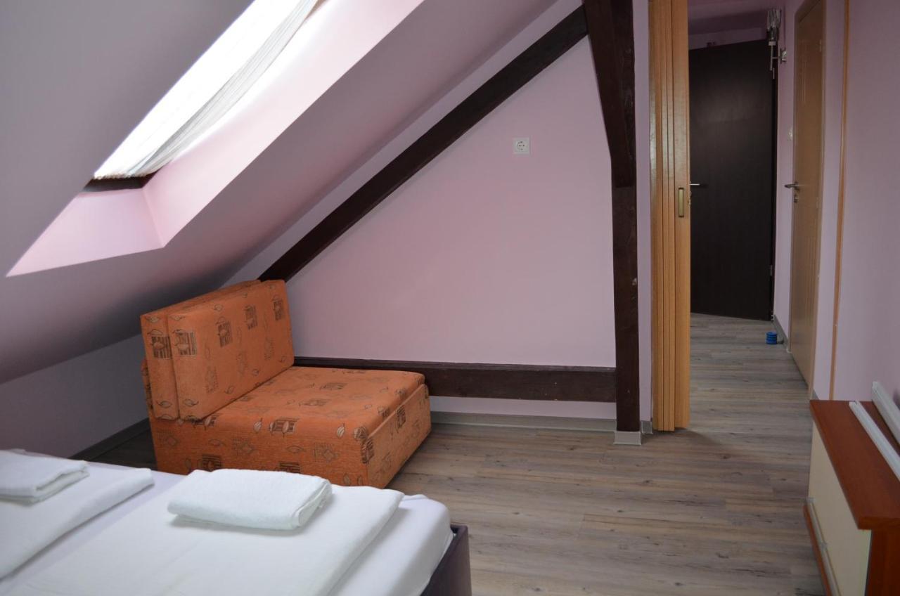 Holdfenyszallas Bed and Breakfast Szeged Buitenkant foto