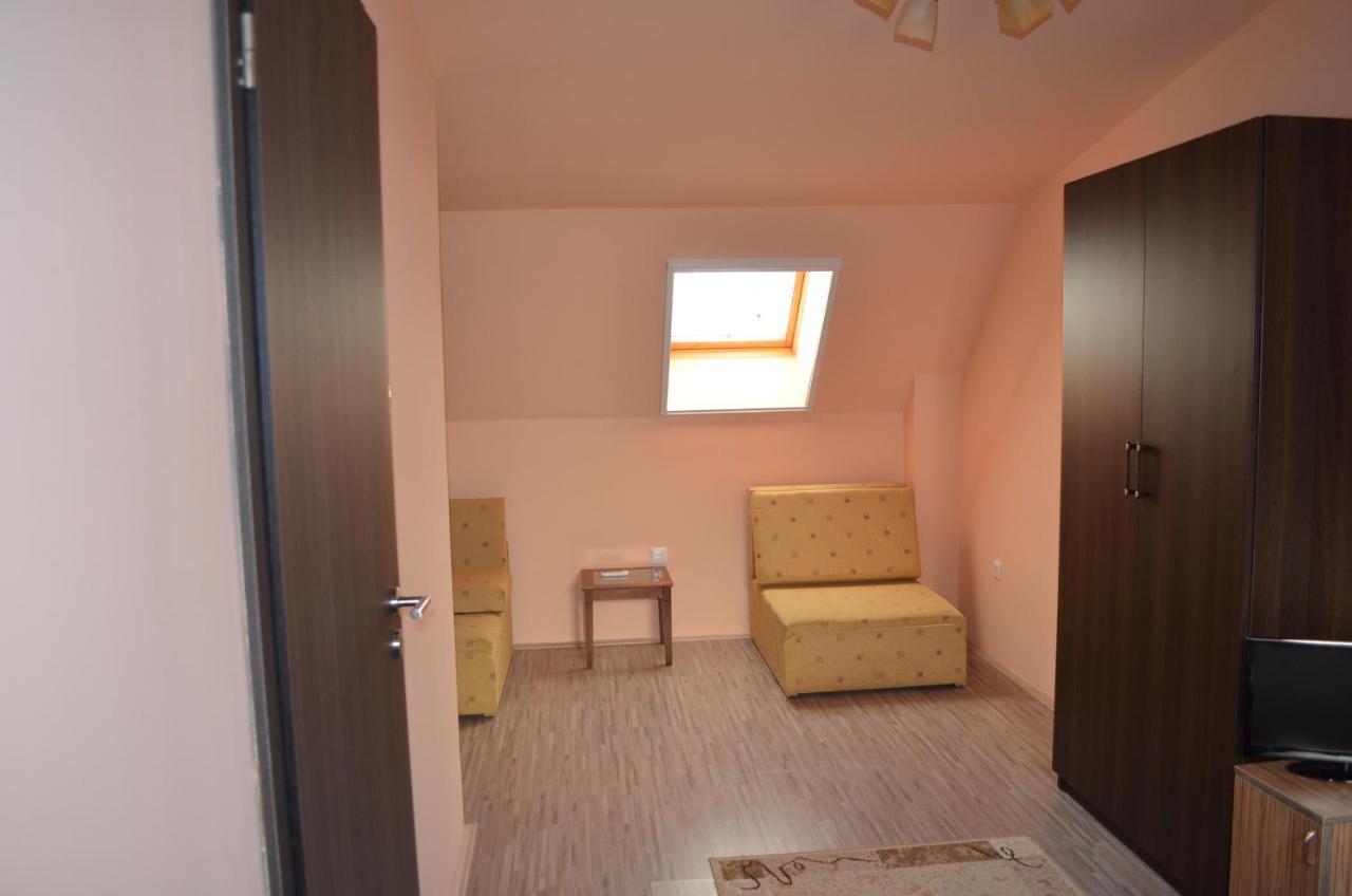 Holdfenyszallas Bed and Breakfast Szeged Buitenkant foto
